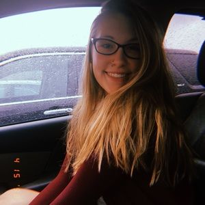 Meet your Posher, Alyssa